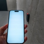 Otwieraj drzwi smartfonem i śpij spokojnie: wybieramy bezpieczny smart lock do domu
